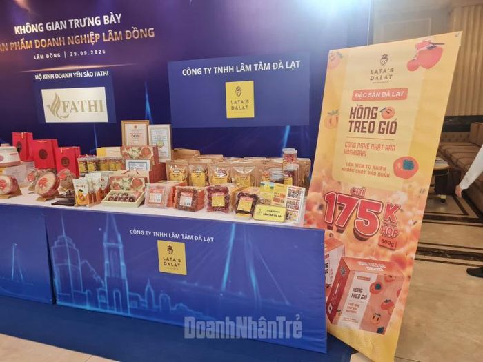 Một số gian hàng sản phẩm đặc trưng của địa phương tại Vòng đối thoại địa phương Diễn đàn Kinh tế tư nhân Việt Nam 2026 (VPSF 2026) tại Lâm Đồng
