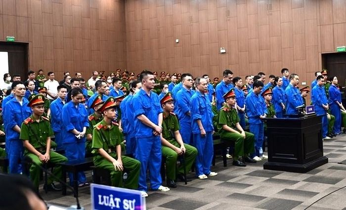 Các bị cáo tại toà.