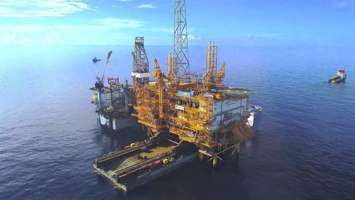 Lắp đặt ngoài khơi giàn CPP Sao Vàng. Ảnh: Petrovietnam