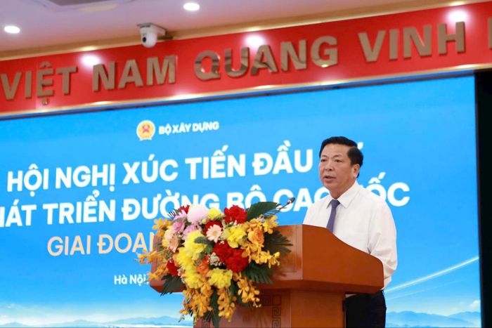 Bộ trưởng Bộ Xây dựng Trần Hồng Minh phát biểu khai mạc hội nghị. Ảnh: Tuấn Lương