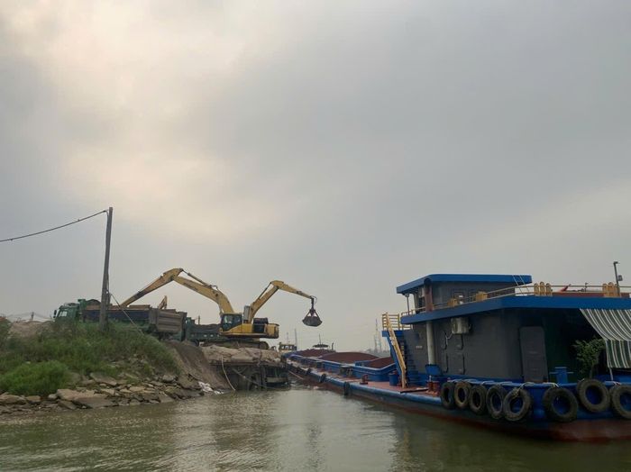 Một bến bãi trên địa bàn xã Hồng Vân. Ảnh: Ngọc Tiến.