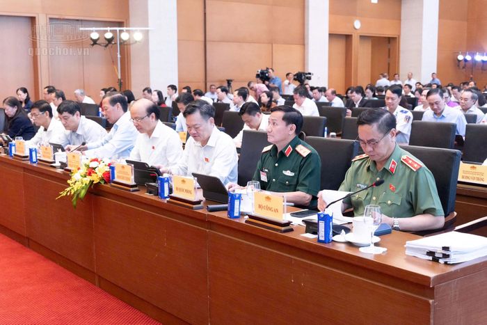 Các đại biểu tham dự phiên làm việc sáng 29-9. Ảnh: quochoi.vn