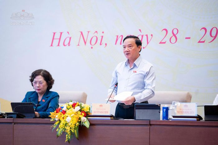 Phó Chủ tịch Quốc hội Nguyễn Khắc Định điều hành phiên làm việc sáng 29-9. Ảnh: quochoi.vn