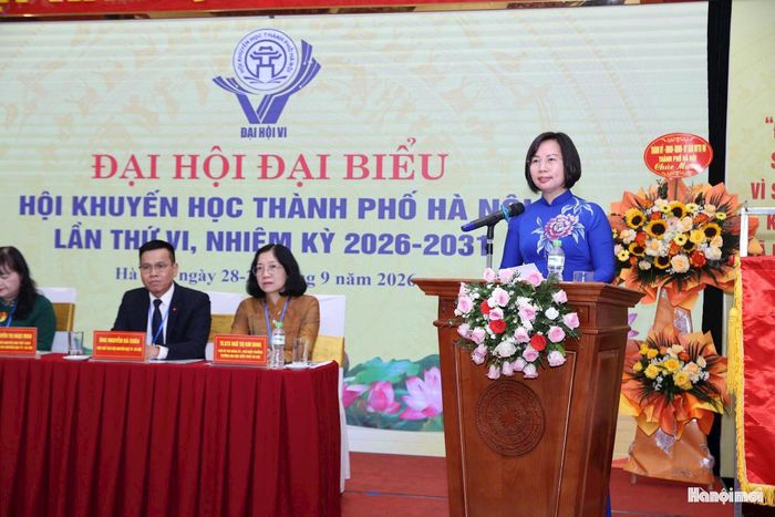 Ủy viên Ban Thường vụ Thành ủy, Chủ tịch Ủy ban MTTQ Việt Nam thành phố Hà Nội Bùi Huyền Mai phát biểu tại đại hội. Ảnh: Mai Quý