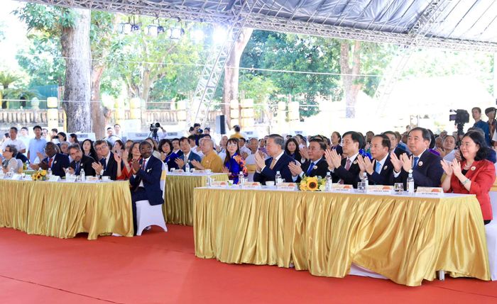 Các đại biểu tham dự Lễ khởi công. Ảnh: Quang Thái