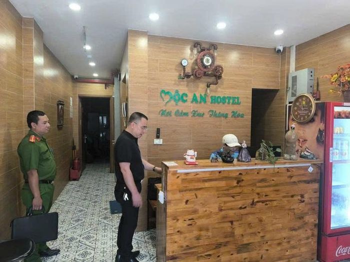 Đội Kiểm tra liên ngành 178 phường Long Biên: tổ chức kiểm tra cơ sở kinh doanh dịch vụ lưu trú. Ảnh: Long Biên