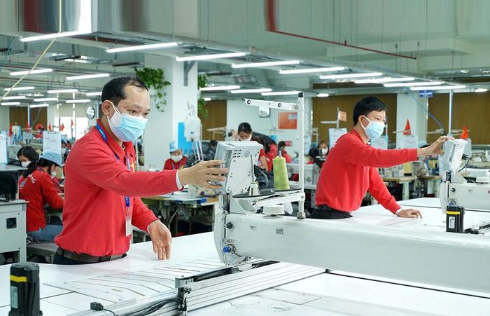 Dây chuyền sản xuất hiện đại của Tổng Công ty May 110. Thanh Hiền