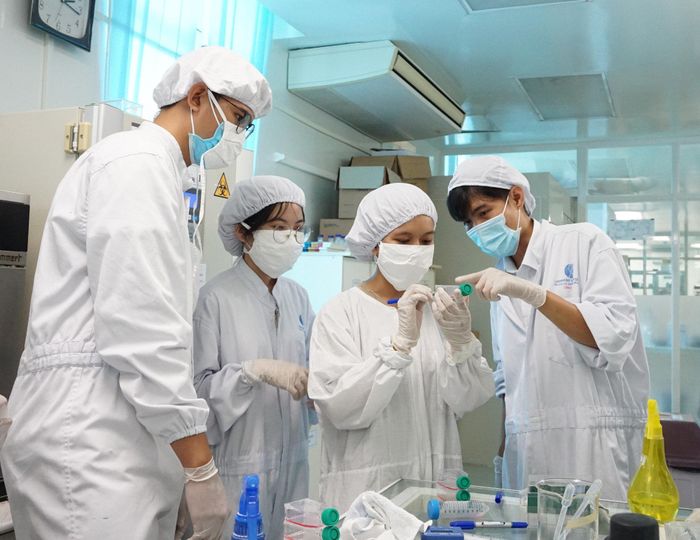 Nghiên cứu khoa học tại Đại học Quốc gia thành phố Hồ Chí Minh. Ảnh: PV