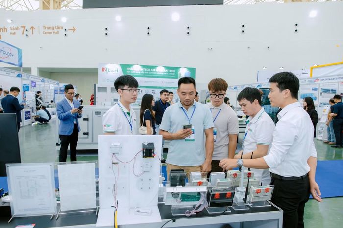 Các doanh nghiệp cập nhật công nghệ mới và mở rộng hợp tác trong hệ sinh thái công nghiệp công nghệ cao. Ảnh minh họa
