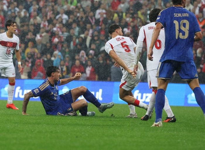 Đội tuyển Italia (áo xanh da trời) có màn trình diễn thuyết phục trước Thổ Nhĩ Kỳ. Ảnh: FIGC