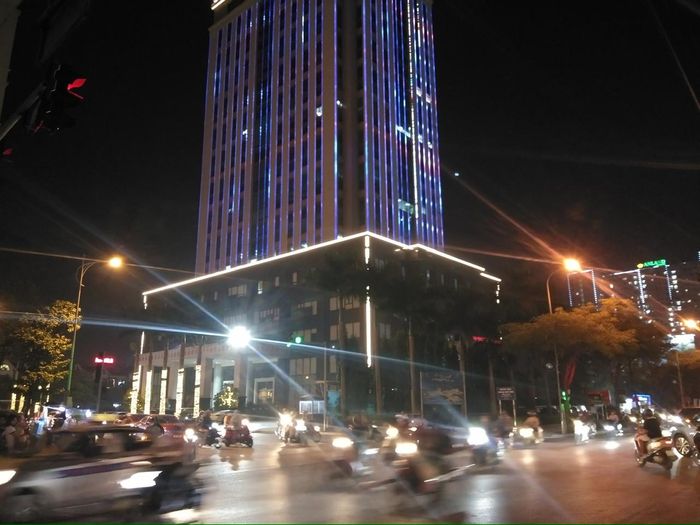 Kiểm soát khí thải phương tiện giao thông là một trong nhiều giải pháp giảm ô nhiễm không khí. Ảnh: Kiều Thoan Thu