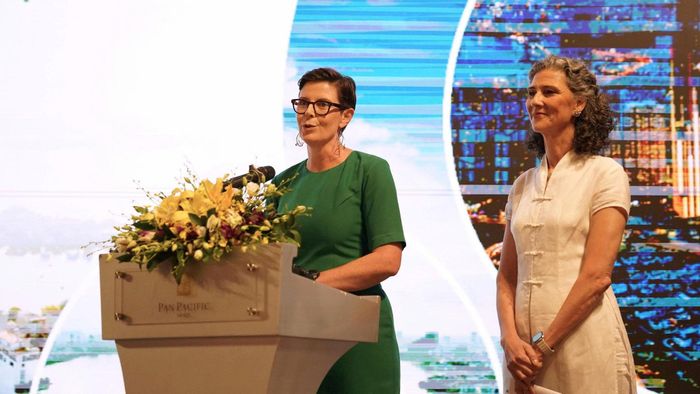 TS Angela Pratt, Trưởng đại diện WHO tại Việt Nam, và bà Ramla Khalidi, Trưởng đại diện thường trú UNDP tại Việt Nam, tại hội thảo ngày 29-9. Ảnh: Kiều Thoan Thu