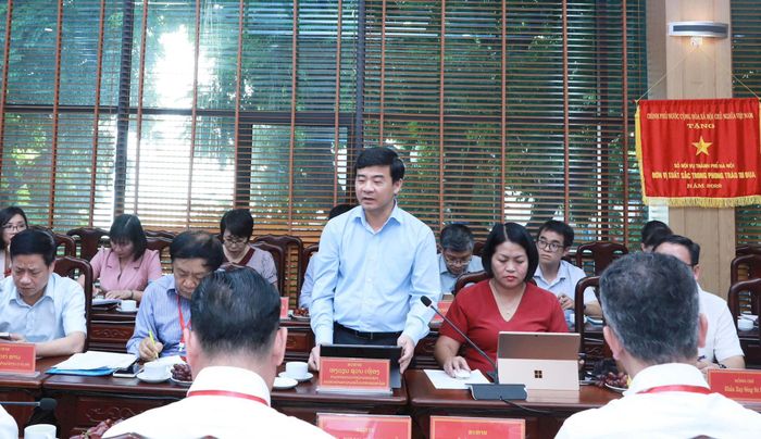 Phó Giám đốc Sở Nội vụ Hà Nội Nguyễn Xuân Lưỡng phát biểu. Ảnh: PV