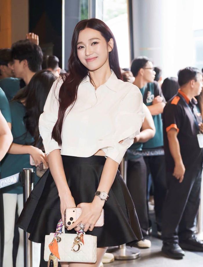 Khánh My được mệnh danh là một "phú bà đích thực" của showbiz nhờ độ mát tay trong đầu tư tài chính và bất động sản. Cô sở hữu một tòa nhà cao ốc 7 tầng tọa lạc ngay trên mặt tiền đường Điện Biên Phủ, TP.HCM, thuộc khu vực "đất vàng" cực kỳ đắt giá.