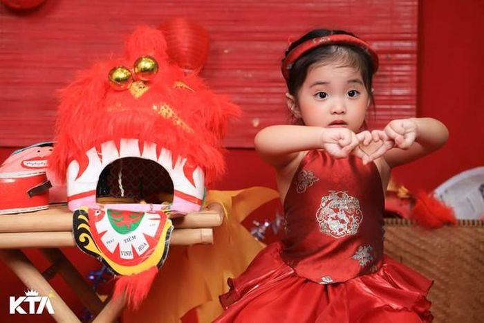 Tuy nhiên, vợ chồng anh không đặt nặng chuyện đào tạo chuyên sâu mà chủ yếu muốn con được vận động, làm quen với âm nhạc và trải nghiệm nhiều hoạt động.