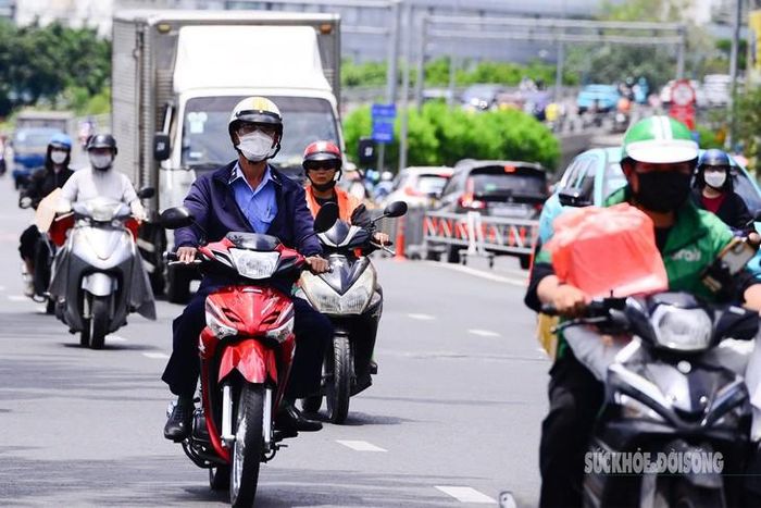 Miền Bắc nắng nóng gay gắt trước khi đón không khí lạnh vào đêm mai. Ảnh: Tuấn Anh