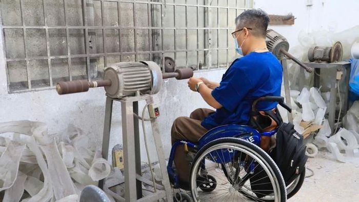 Những ngón tay giả được làm bằng cả sự thấu cảm. Ảnh: H.V
