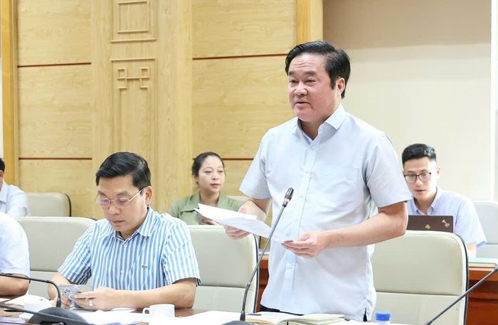 Cục trưởng Cục Phòng bệnh - Bộ Y tế Hoàng Minh Đức báo cáo. Ảnh: Trần Minh
