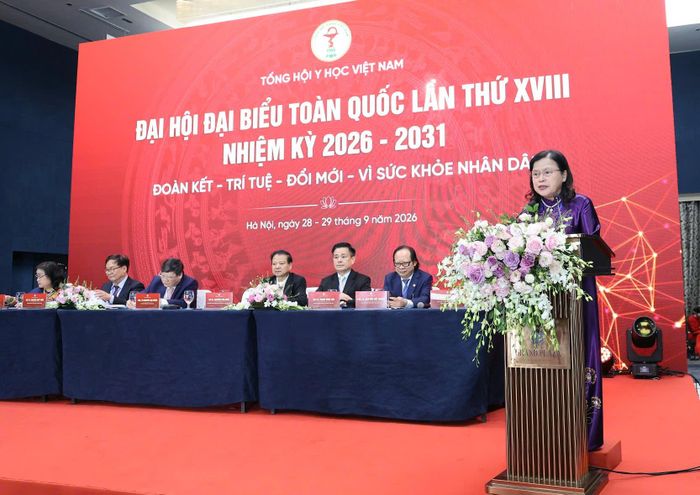PGS.TS Nguyễn Thị Xuyên - Chủ tịch Tổng hội Y học Việt Nam khoá XVI, XVII được Đại hội bầu là Chủ tịch danh dự Tổng hội Y học Việt Nam khoá XVIII. Ảnh: Trần Minh
