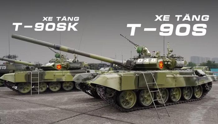 T-90S còn có hệ thống nạp đạn tự động, giúp giảm kíp xe xuống 3 người thay vì 4 người trên T-54/T-55. Pháo 125 mm của T-90S có tốc độ bắn khoảng 7-8 phát/phút.