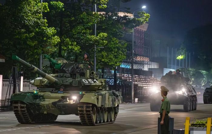 Nhưng khác biệt lớn hơn lại nằm ở khả năng phát hiện và xử lý mục tiêu. T-54/T-55 nguyên bản dựa chủ yếu vào hệ thống ngắm và điều khiển hỏa lực thế hệ cũ.