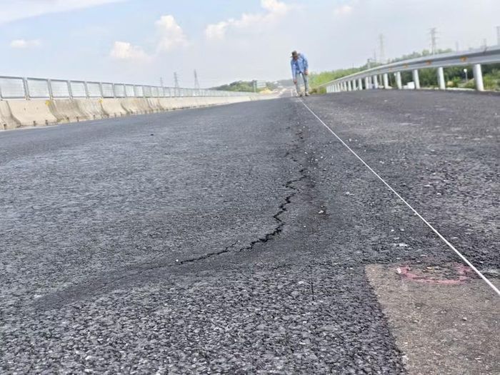Cao tốc Biên Hoà- Vũng Tàu bị lún, nứt mặt đường dù mới đưa vào khai thác tạm