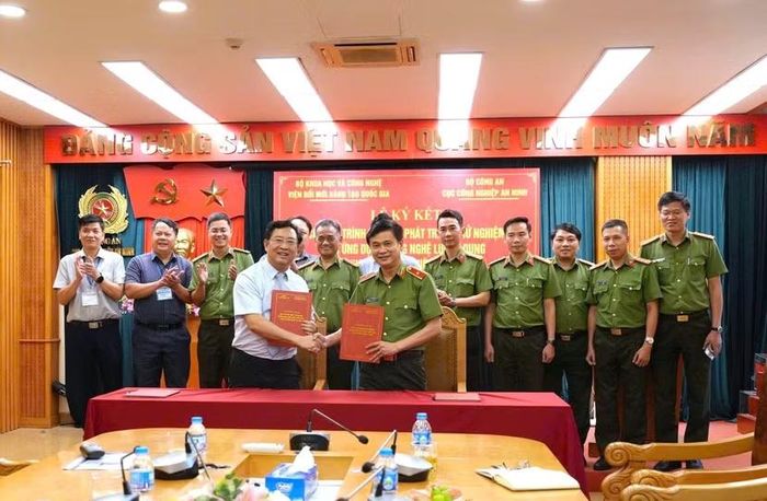Lãnh đạo Cục Công nghiệp an ninh và Viện Đổi mới sáng tạo Quốc gia ký kết thỏa thuận phát triển công nghiệp an ninh hồi đầu tháng 6/2026