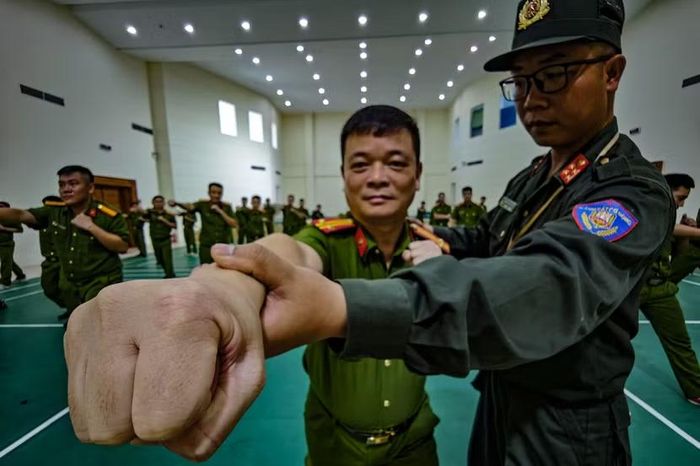 Trong số 150 học viên đợt này, có hơn 50 đồng chí là chỉ huy, cán bộ Công an các xã, phường. Sự nghiêm túc được duy trì ở mức tối đa.