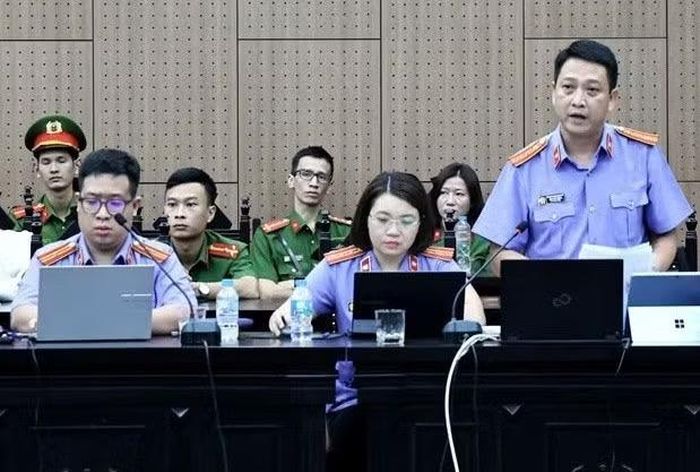 Đại diện Viện kiểm sát thực hành quyền công tố tại phiên tòa.