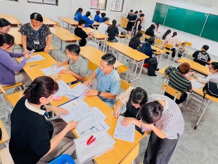 Các địa phương đều phải công khai đường dây nóng tiếp nhận phản ánh về lạm thu.