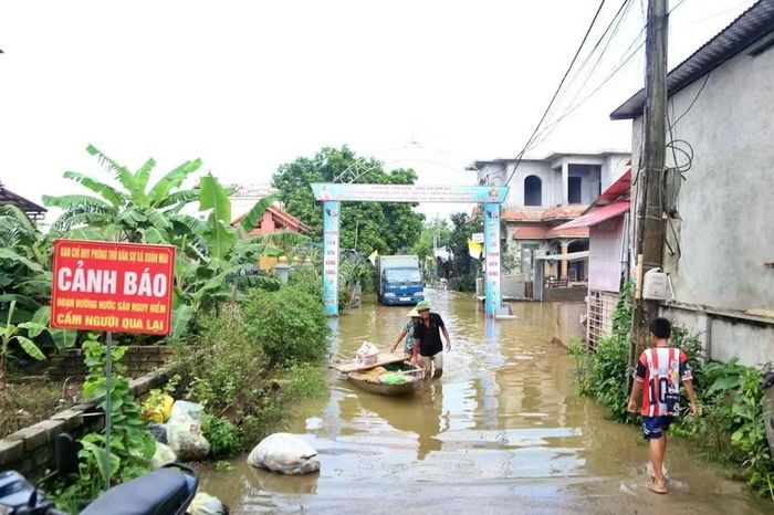 Ngập lụt sau mưa lớn ở khu vực Xuân Mai, Hà Nội