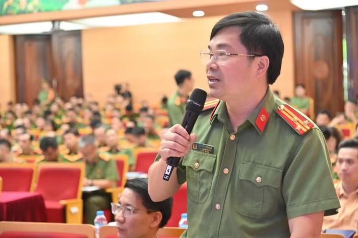 Đại diện công an 3 thành phố đã đặt nhiều câu hỏi cho các đơn vị