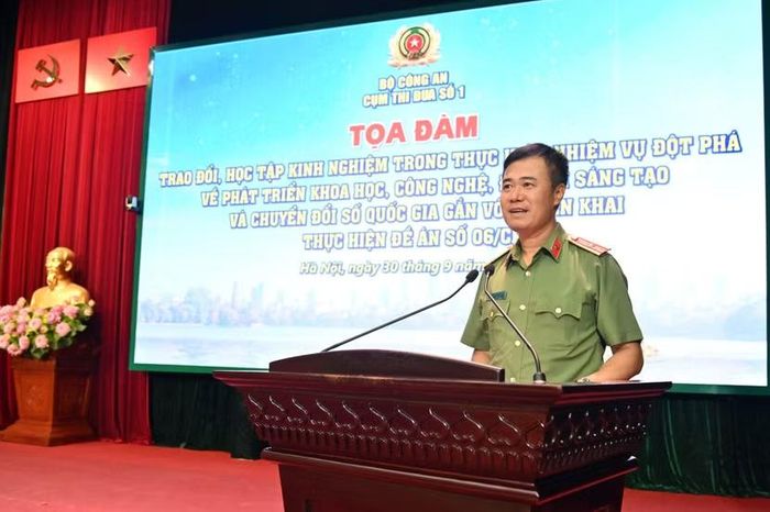 Thiếu tướng Nguyễn Ngọc Quyền, Phó Bí thư Đảng ủy, Phó Giám đốc CATP phát biểu khai mạc tọa đàm