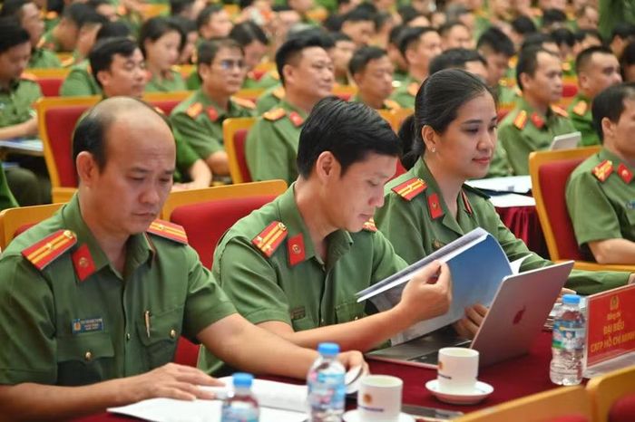 Sau gần 3 giờ làm việc nghiêm túc, trí tuệ và hiệu quả, tọa đàm đã thành công với nhiều kinh nghiệm thiết thực.