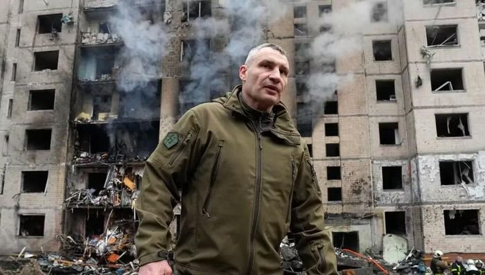 Thị trưởng Kiev Vitali Klitschko cho biết, ít nhất 2 người bị thương và hỏa hoạn xảy ra tại quận Sviatoshynsky.
