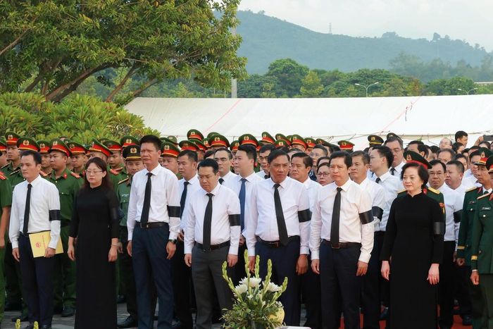 Rất nhiều người có mặt để dự buổi lễ. Ảnh: Trường Hải.