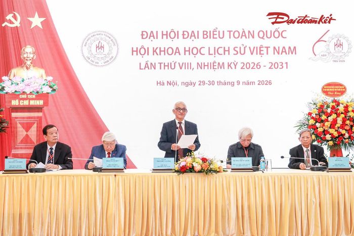 Đoàn Chủ tịch chủ trì Đại hội. Ảnh: Quang Vinh.