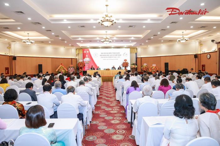 Toàn cảnh phiên trọng thể Đại hội đại biểu toàn quốc Hội Khoa học Lịch sử Việt Nam lần thứ VIII, nhiệm kỳ 2026-2031. Ảnh: Quang Vinh.