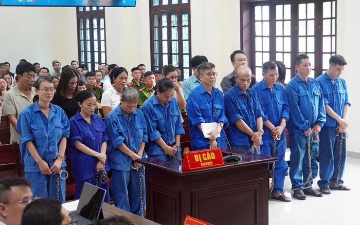 Các bị cáo tại phiên tòa sơ thẩm ngày 30/9. Ảnh: PT.