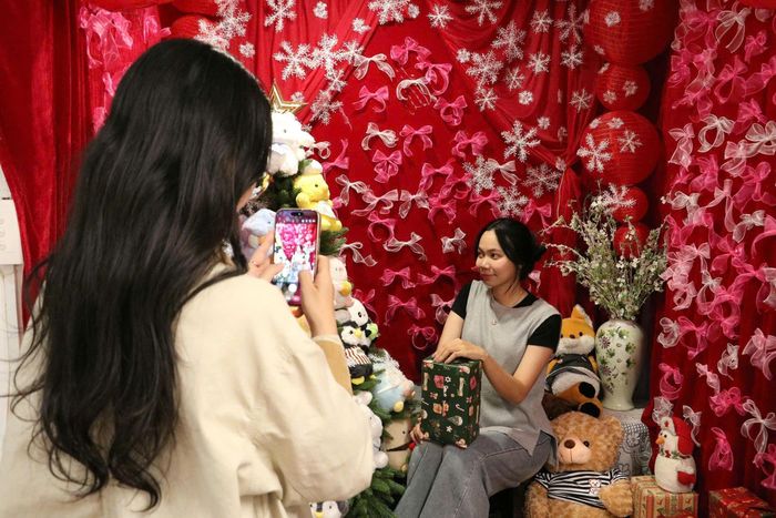 Nhiều bạn trẻ tìm đến quán sau những clip trên TikTok. Ảnh: Trang Thư.