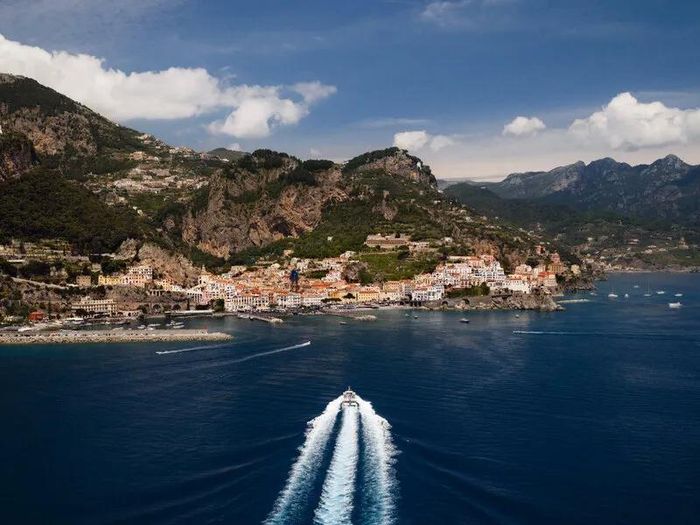  Lượng khách hàng Trung Quốc tìm hiểu bất động sản Italy tăng mạnh nhờ chính sách thuế. Ảnh: New York Times. 