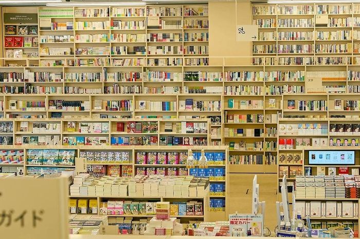  Khu vực sách tầng 1 của Sanseido Kanda Jimbocho. Ảnh: Kisa Toyoshima. 