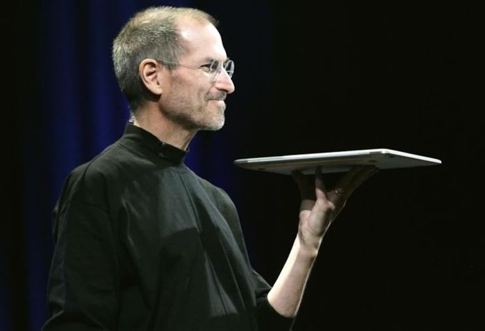 Steve Jobs với thương hiệu thuyết trình biến sản phẩm thành câu chuyện về tương lai. Ảnh: Reuters.