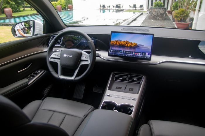  Khoang lái của BYD Sealion 5 thiết kế theo phong cách tối giản. 