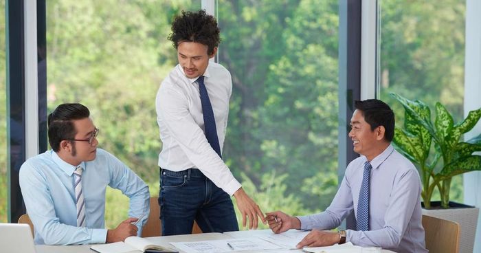 Cấp quản lý cần trao quyền hợp lý cho nhân viên, để họ có thể làm việc một cách chủ động và hiệu quả. Ảnh minh họa: C.F. 