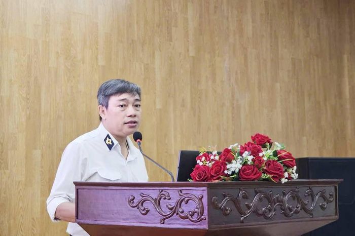  Ông Lê Việt Bảo, Phó Chi cục trưởng Chi cục Chăn nuôi và Thú y TP.HCM báo cáo tại hội thảo. Ảnh: Nguyễn Thuận. 