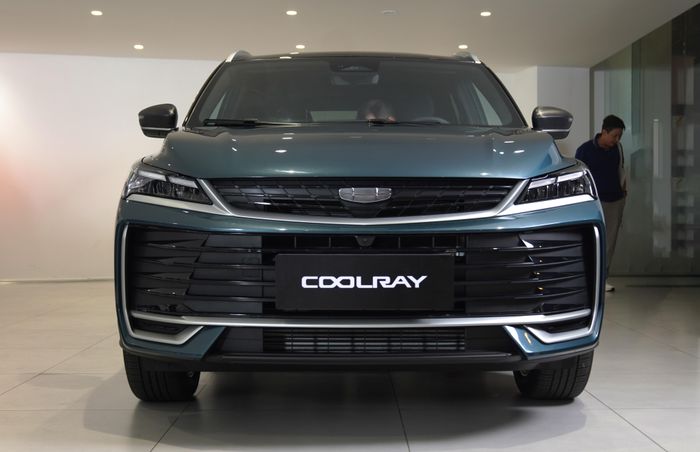  Geely Coolray thời điểm vừa ra mắt đã được kỳ vọng trở thành chủ lực doanh số cho thương hiệu. Thế nhưng ở mẫu xe tiền nhiệm, Coolray chưa thật sự tạo ra được lượng xe đủ lớn. Đến khi phiên bản mới xuất hiện, doanh số Coolray ghi nhận sự tăng trưởng nhẹ. Theo nguồn tin của Tri Thức - Znews, trong tháng 8, hãng bán khoảng 60 chiếc Coolray. 