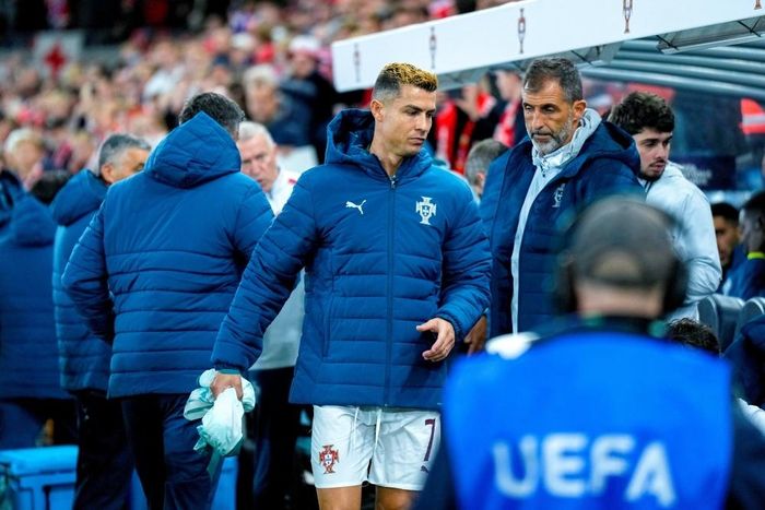  Câu chuyện Ronaldo dự bị trở nên lớn hơn sau khi Chủ tịch FPF Pedro Proença phải vào cuộc. 