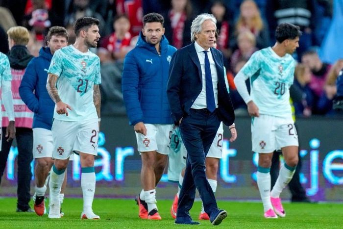  HLV Jorge Jesus thay đổi kế hoạch sử dụng Ronaldo sau khi Gonçalo Ramos chơi tốt trên hàng công. 