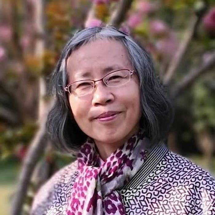  Trước khi cầm bút sáng tác vào năm 1983, Tàn Tuyết từng làm công nhân kim loại và thợ may. Ảnh: adlibris. 